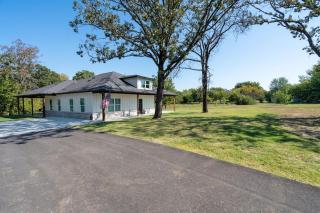 Newly Built Modern Getaway on Private Acreage! - 2