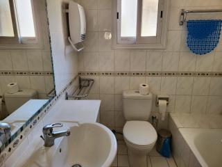 Award-winning 3-bedroom apartment near beach - 1