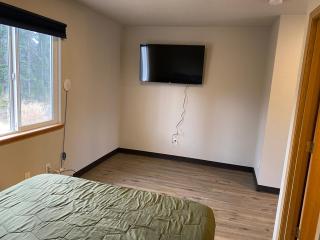 Rainbow Trout Retreat, Cabin 5 at Lower Kenai Lodge - 7
