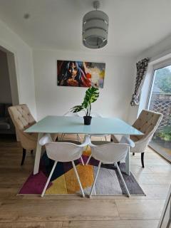 4 Bed in the heart of Hartford - Hartford - 8