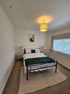 4 Bed in the heart of Hartford - 2