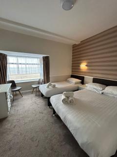 Lyndene Hotel - 9