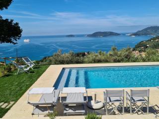 Pini House, inside a private Park, Pool, Tennis, AC, Parking next home and Parking in Lerici! - Lerici - 0