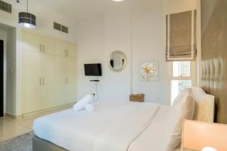 Elegant 1BR with Breathtaking View in Dubai Marina - 3