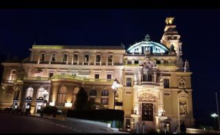 Direct Monaco Studio devant piscine - 8