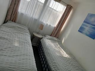 Smart 2 Bed Chalet at top of Belle Aire Holiday Park - Hemsby - 4