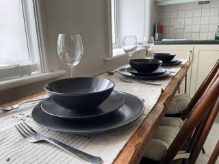 Queen Anne Court with FREE PARKING By Prescott Apartments - Abingdon - 2