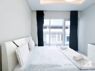 Modern 1B in JVC Bright & Cozy Stay with Balcony - Dubai - 5