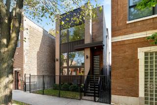 Stunning 5BR Home in Heart of Chicago with 2 Rooftops - Chicago - 1