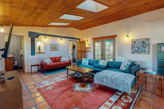 Bedside Manor - Taos - 6