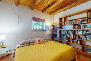 Bedside Manor - Taos - 2