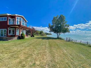 Private Beach Pool Table HUGE views gas grill - 4