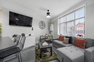 Anfield Cosy Stays - Air Host & Stay - Sleeps 14 - Liverpool - 4