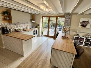 Quai du Val is a Charming Pet and Family Friendly Riverside Gite in Lehon close to Dinan Sleeps 7 - Dinan - 4