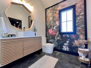 New Dreamy Villa Perfect for Couples Getaway - Sevierville - 3