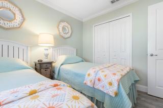 Beachside Bungalow, 1 Block to Ocean, Free Parking - Flagler Beach - 7