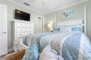 Beachside Bungalow, 1 Block to Ocean, Free Parking - Flagler Beach - 3