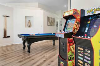 4BR Getaway with Pool and Billiard - 0