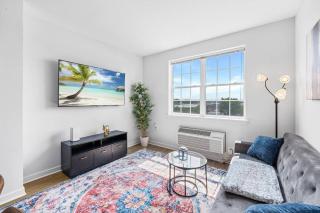 Family Friendly Deluxe 2 Bedroom Condo Only 25 mins to Soho - Jersey City - 0