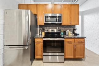 108- The Cozy Comfy Spacious Loft Wi-Fi Parking Cafe - Cleveland - 5