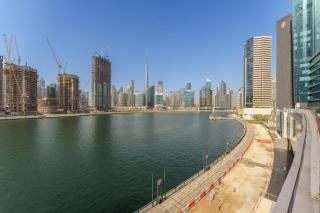 Apartment in business bay with stunning views of Burj Khalifa & canal - Dubai - 4