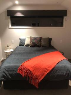 Incredible Views of the Remarks - New 2 Bed Townhouse - Queenstown - 4