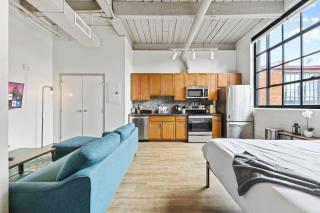 306-Urban Blissful Oasis Close to DT Parking - Cleveland - 9