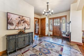 Luxurious 5BDR Getaway with Hot Tub and Mountain Views - 5