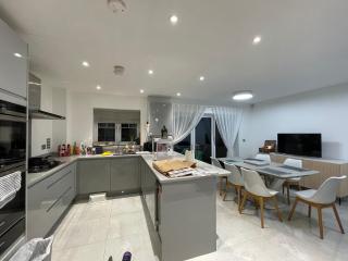 Surbiton House for 6, Near Station & Free Parking - Surbiton - 8