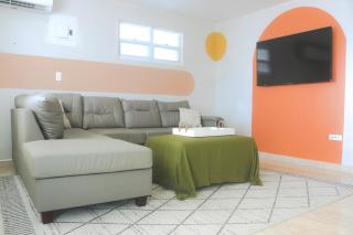 Perfect Group Retreat for 10 Near Beach & Airport - Carolina - 2