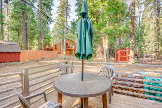 1 Mi to Lake Tahoe Rustic Cabin with Boat Dock - Tahoma - 9