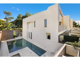 4 Bed Townhouse 200m to the Beach - Alexandra Headland - 4