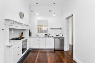 Chic Semi-Detached 2-Bed Home with Outdoor Dining - Perth - 1