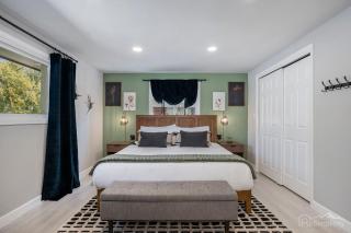 Colorful Getaway Hot Tub Enchanting Yard - 1