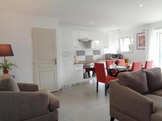 Charmant Gîte dans les Monts du Lyonnais avec Jardin, Terrasse et Confort Moderne - FR-1-496-174 - Maringes - 7