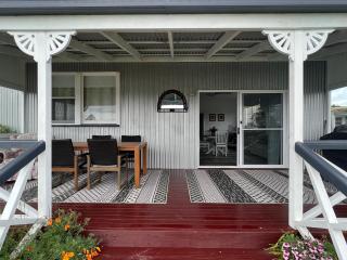 The Lake House, Highgrove- Quiet secluded comfort - Staverton - 1