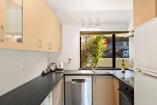 Lodges 11 - Lake views and close to town - 1