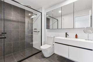 Stunning River & City Views and Huge Balcony! - Melbourne - 3