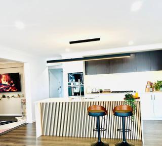 Luxe Retreat with Spa - Near airport & CBD - Howrah - 5