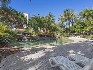 Coastal Charmer Resort-style Living at Alex Beach - Alexandra Headland - 3
