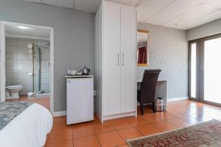 Gold Crest Guesthouse - Roodepoort - 3