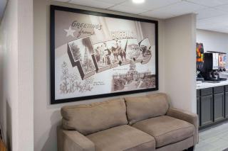 Super 8 by Wyndham Buffalo - Buffalo - 3