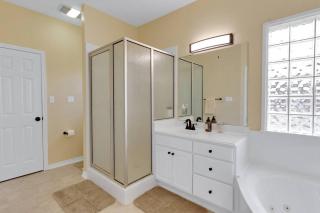 Cozy Ranch with Jacuzzi, 3 mi to A&M, Sleeps 10 - 2