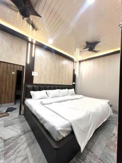 Durga P Guest House near harishchandra ghat - Varanasi - 5