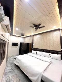 Durga P Guest House near harishchandra ghat - 2