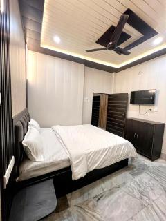 Durga P Guest House near harishchandra ghat - Varanasi - 1