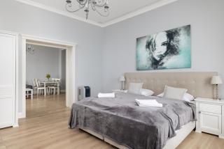 Stylish Apartment with River View and Desk for Remote Work in Szczecin by Noclegi Renters - Stettin - 1