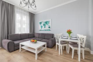 Stylish Apartment with River View and Desk for Remote Work in Szczecin by Noclegi Renters - Stettin - 9