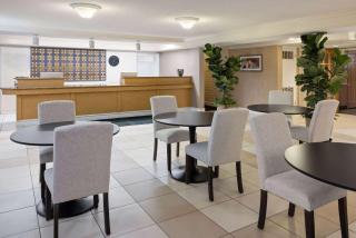 La Quinta Inn by Wyndham Pittsburgh Airport - Moon Township - 1