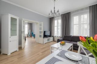 Stylish Apartment with River View and Desk for Remote Work in Szczecin by Noclegi Renters - Stettin - 2